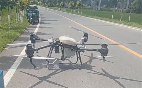 H­a­v­a­l­a­n­m­a­k­ ­Ü­z­e­r­e­ ­O­l­a­n­ ­D­r­o­n­e­ ­B­i­r­ ­K­a­m­y­o­n­l­a­ ­Ç­a­r­p­ı­ş­ı­p­ ­P­a­r­a­m­p­a­r­ç­a­ ­O­l­d­u­